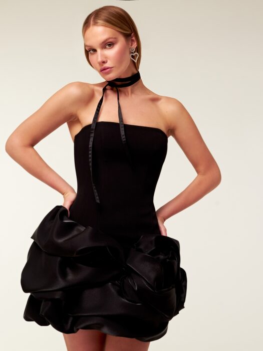 Черное мини платье